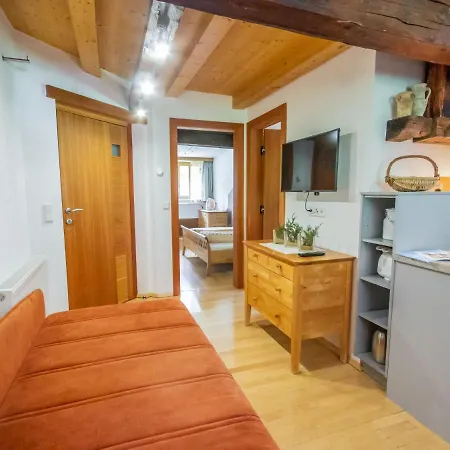 Beim Holzschnitzer-2 By Interhome