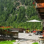 Beim Holzschnitzer-2 By Interhome